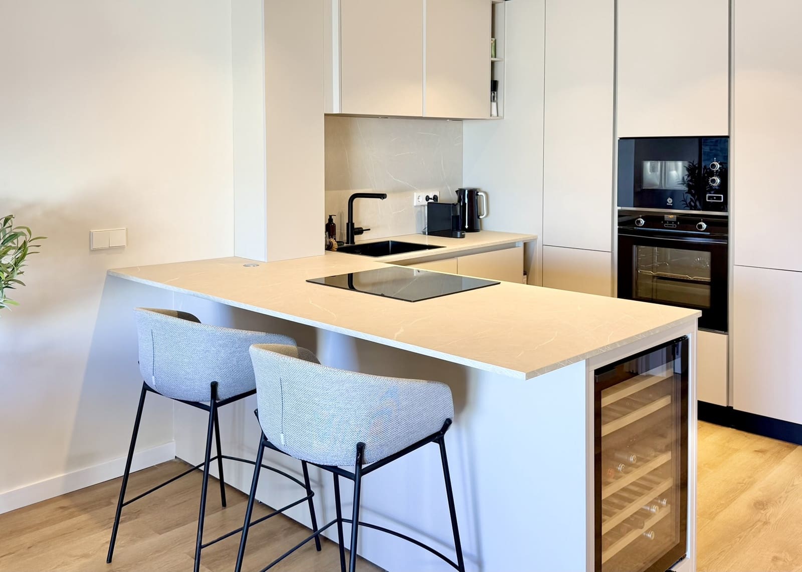 3 sypialnia Dom na sprzedaż w Elviria z basenem garażem - 850 000 € (Ref: 9421530)