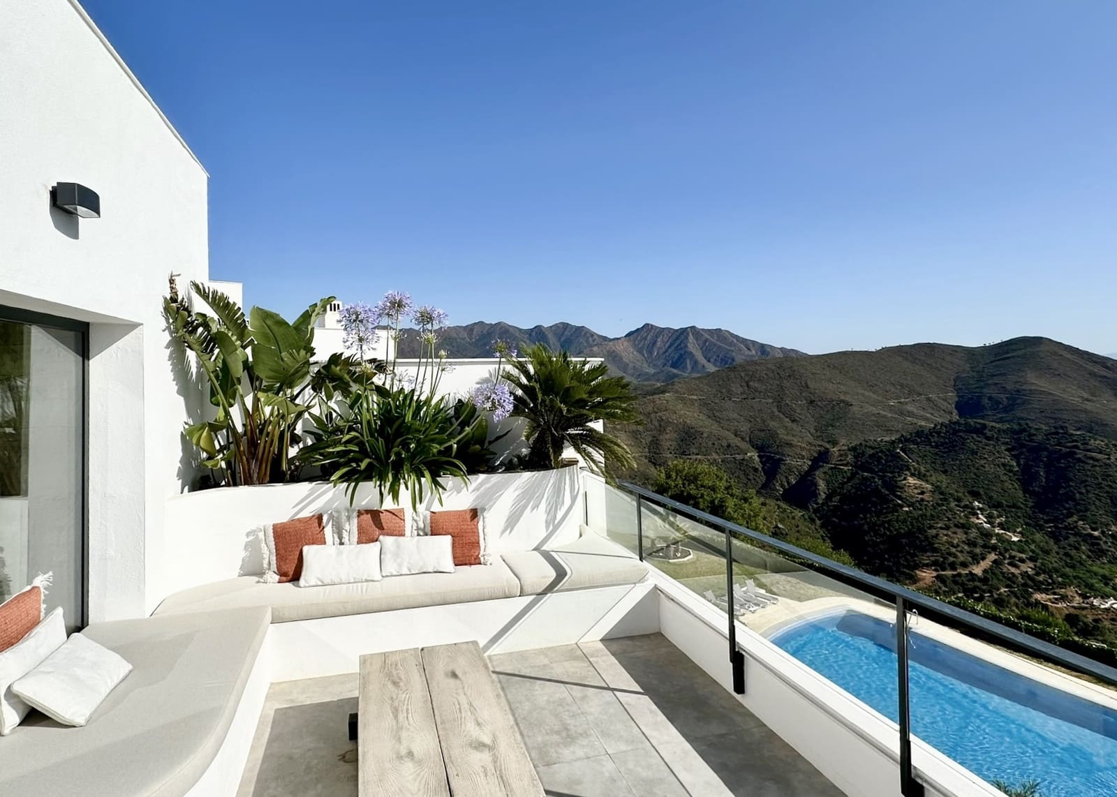 3 sypialnia Dom na sprzedaż w Elviria z basenem garażem - 850 000 € (Ref: 9421530)