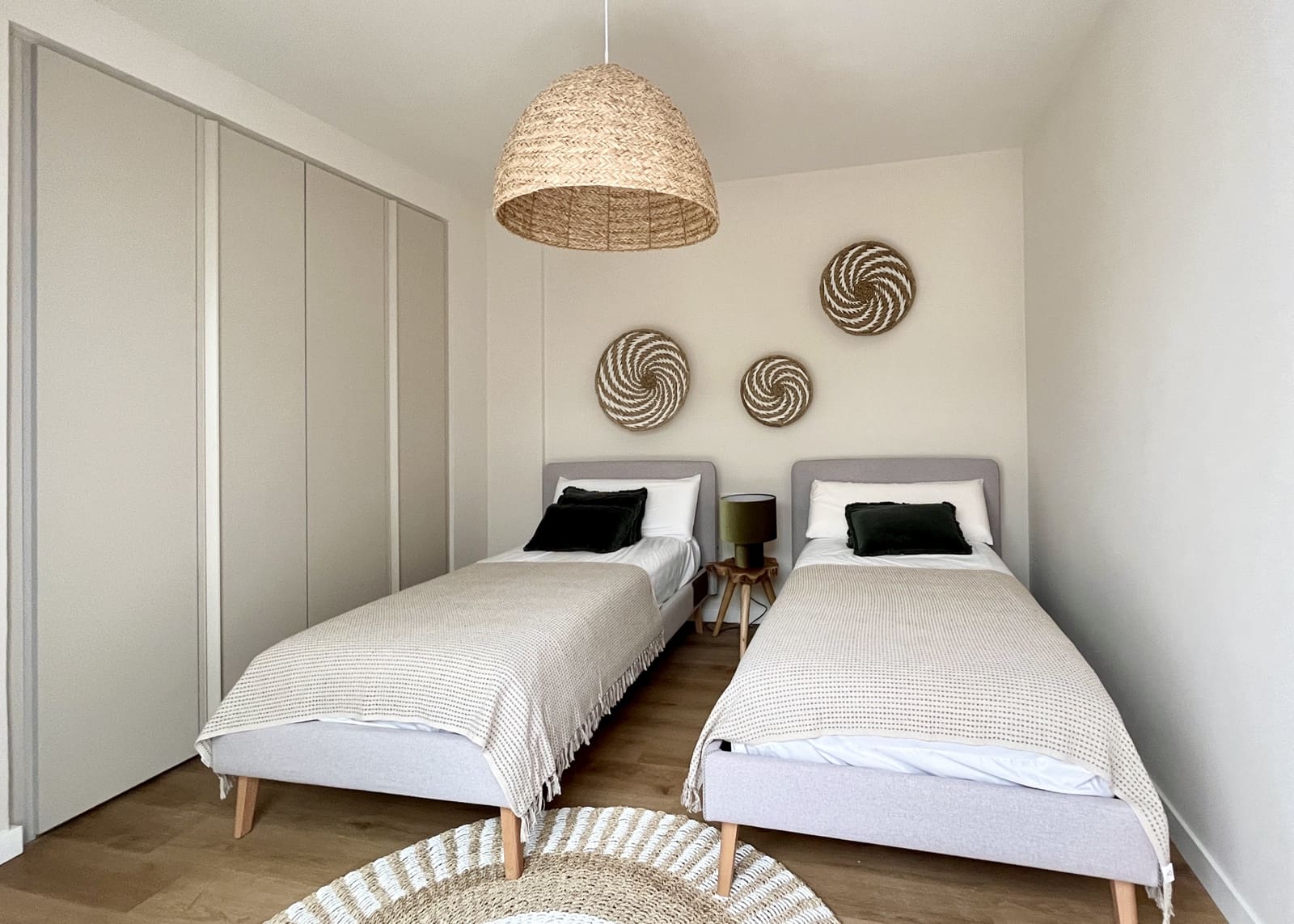 3 sypialnia Dom na sprzedaż w Elviria z basenem garażem - 850 000 € (Ref: 9421530)