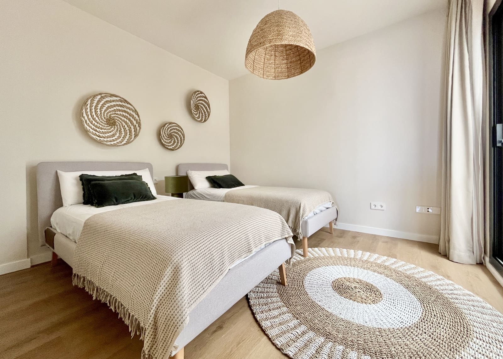 3 sypialnia Dom na sprzedaż w Elviria z basenem garażem - 850 000 € (Ref: 9421530)