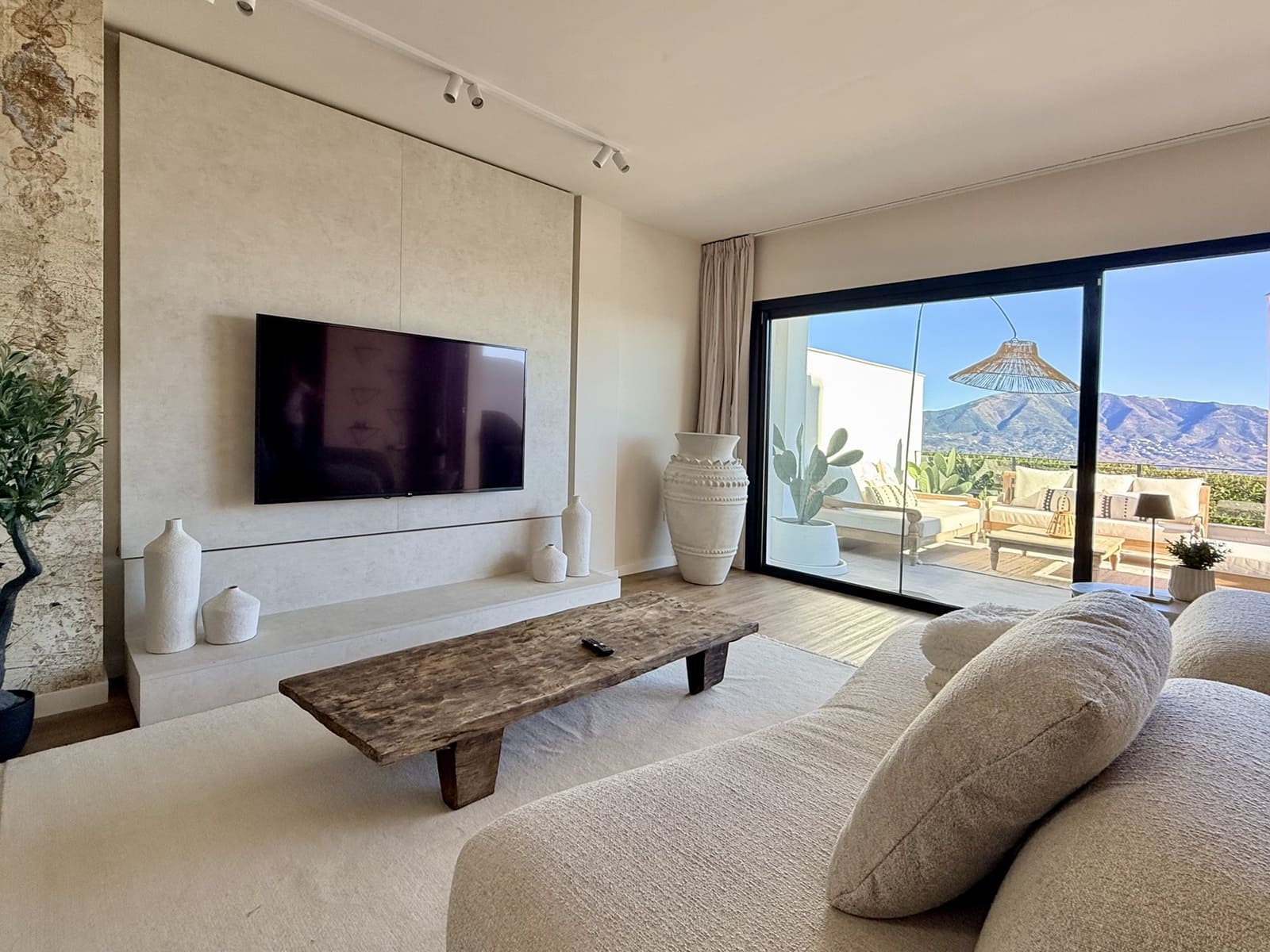 3 sypialnia Dom na sprzedaż w Elviria z basenem garażem - 850 000 € (Ref: 9421530)