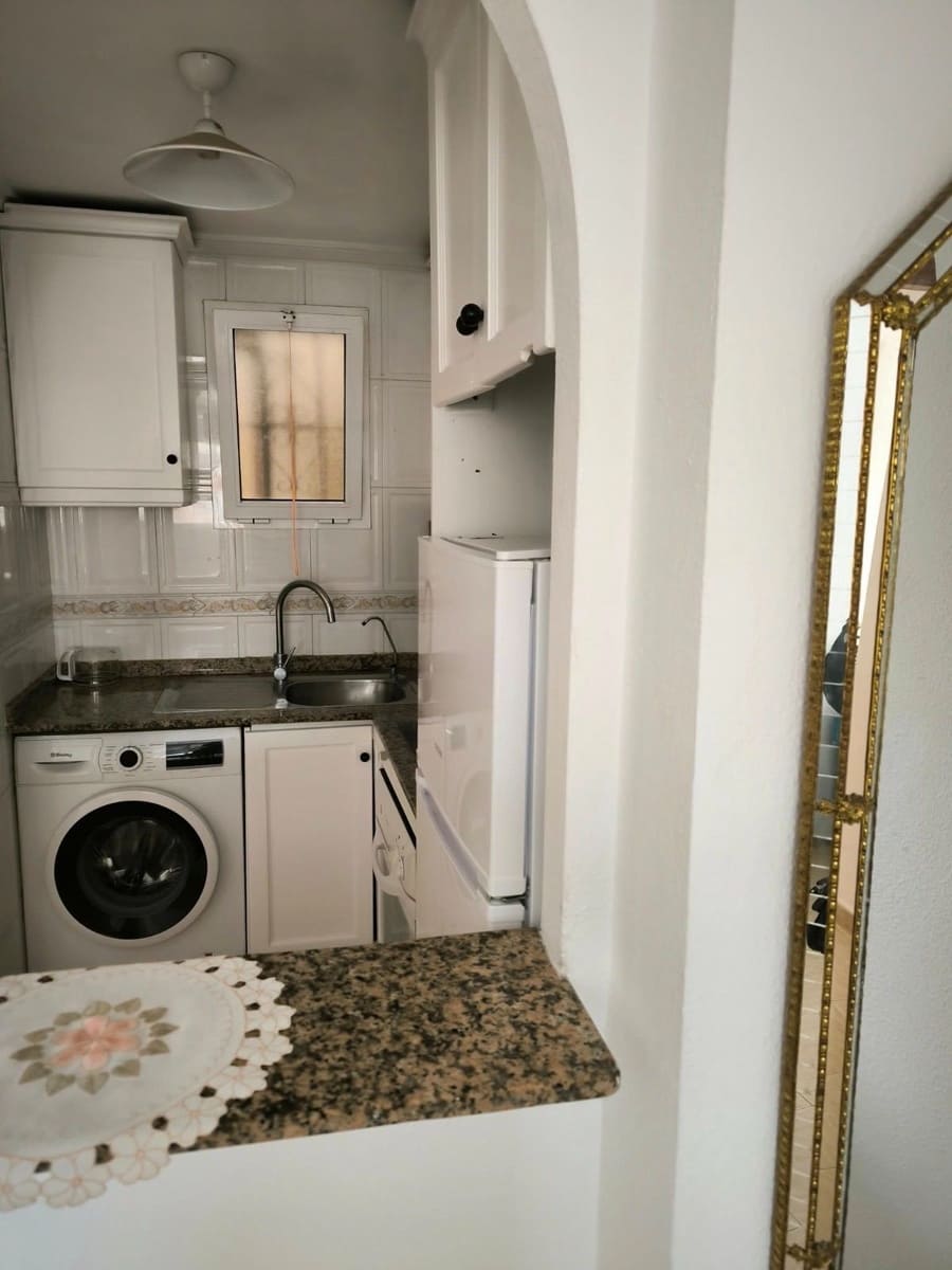 2 Zimmer Apartment zu verkaufen in Torrevieja mit Pool Garage - 142.000 € (Ref: 8918447)