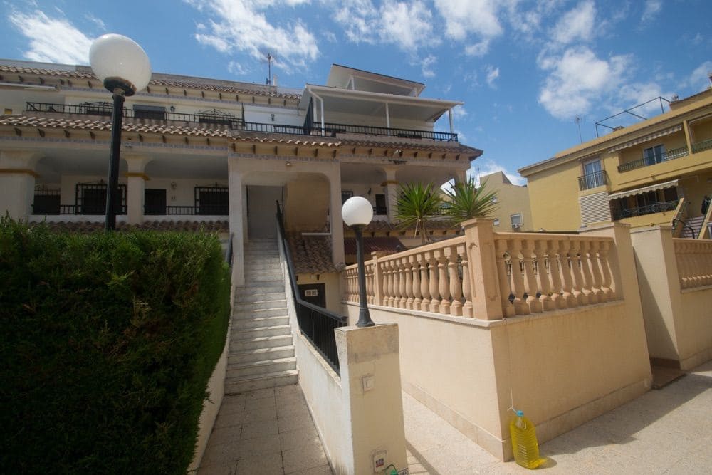 2 bedroom Apartment for sale in Torrevieja - € 135,000 (Ref: 9000318)