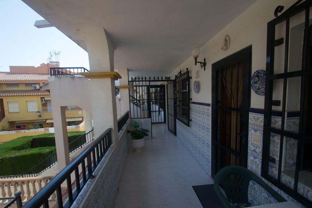 2 bedroom Apartment for sale in Torrevieja - € 135,000 (Ref: 9000318)