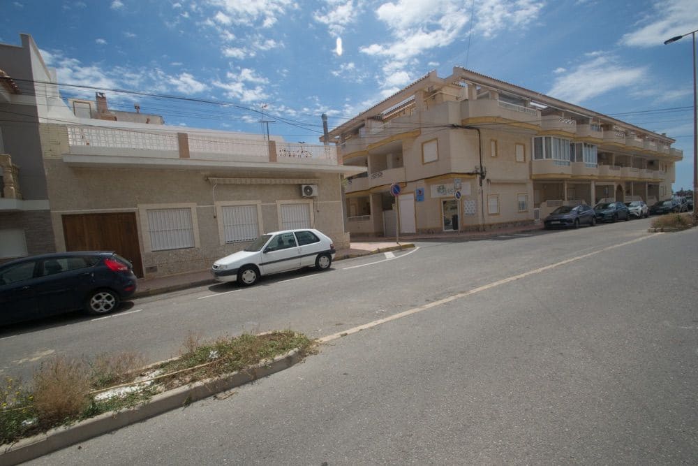 2 bedroom Apartment for sale in Torrevieja - € 135,000 (Ref: 9000318)