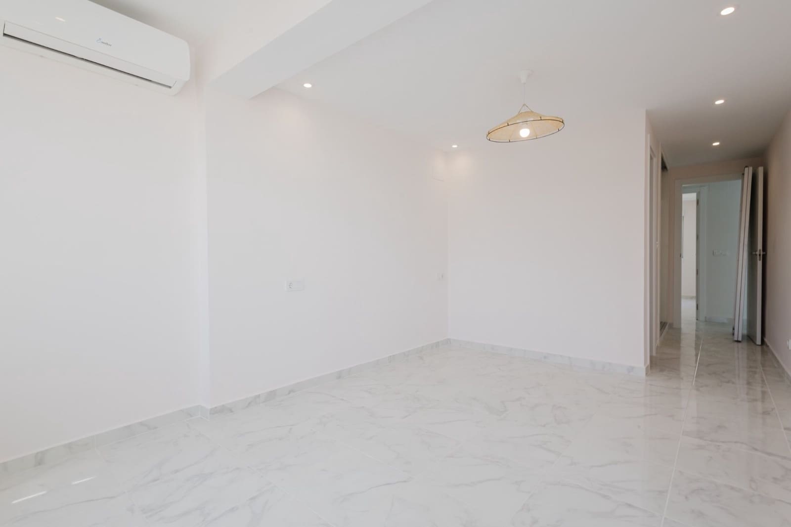 Apartamento de 3 habitaciones en Torrevieja en venta con piscina - 345.000 € (Ref: 9099546)