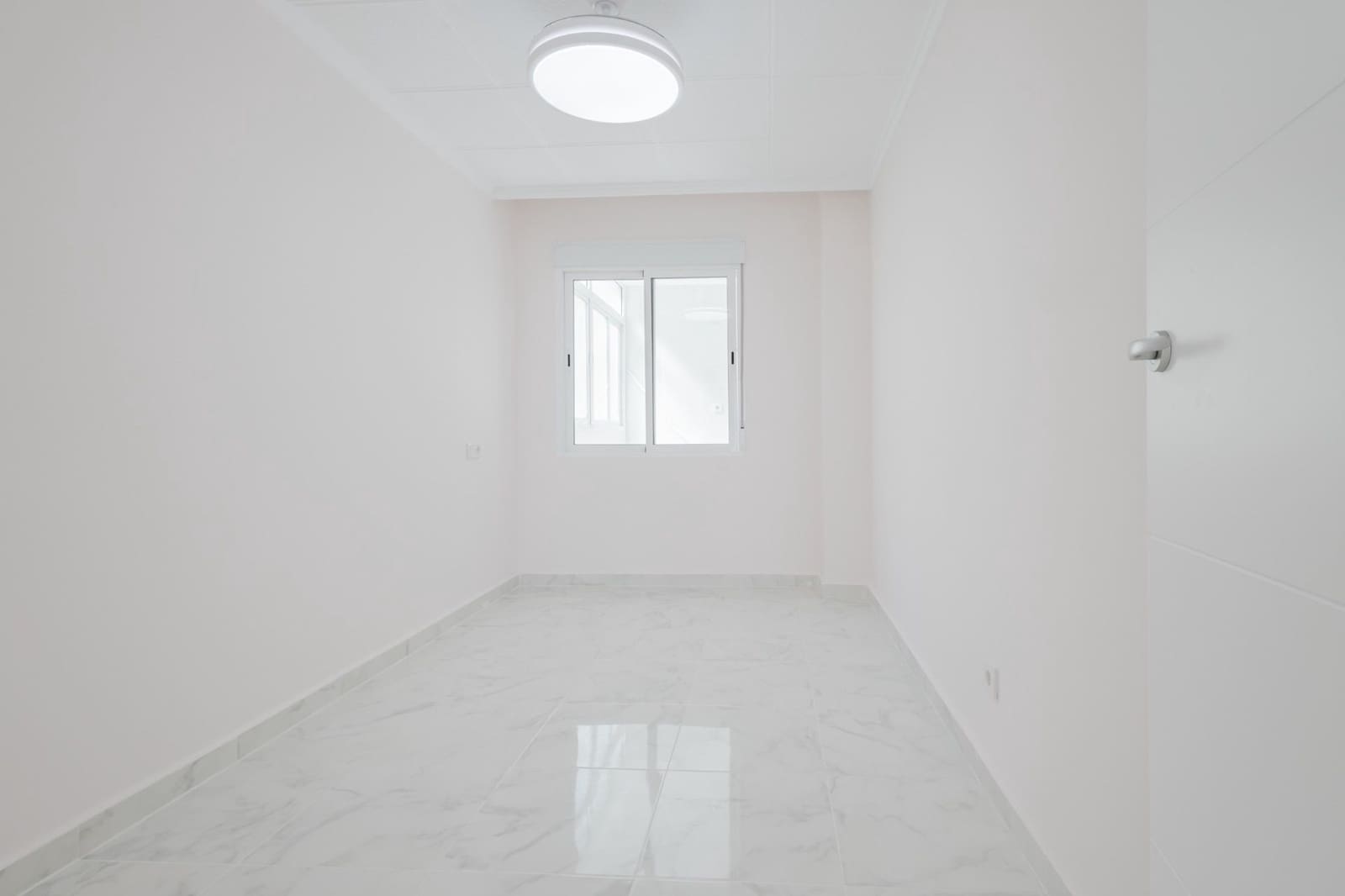 Apartamento de 3 habitaciones en Torrevieja en venta con piscina - 345.000 € (Ref: 9099546)