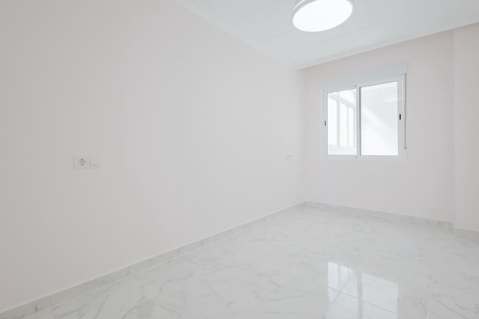 Apartamento de 3 habitaciones en Torrevieja en venta con piscina - 345.000 € (Ref: 9099546)