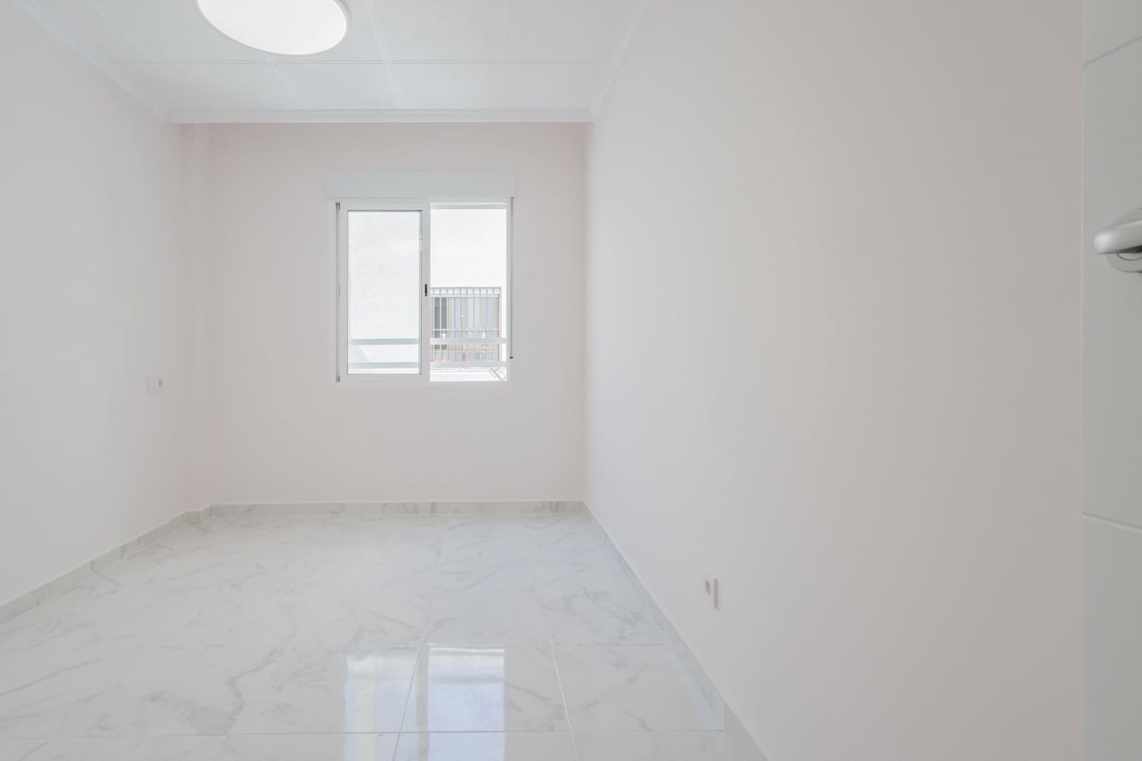 Apartamento de 3 habitaciones en Torrevieja en venta con piscina - 345.000 € (Ref: 9099546)