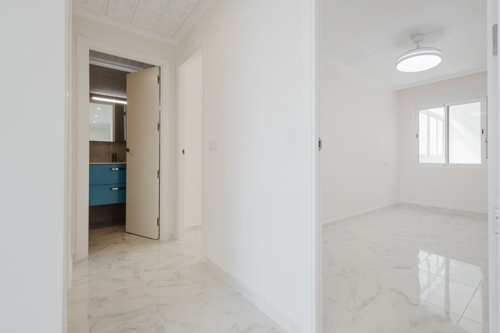 Apartamento de 3 habitaciones en Torrevieja en venta con piscina - 345.000 € (Ref: 9099546)