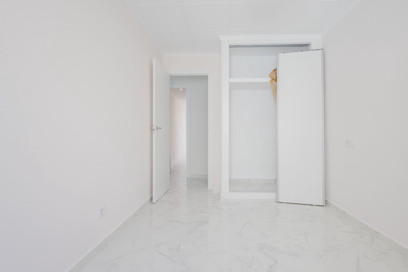 Apartamento de 3 habitaciones en Torrevieja en venta con piscina - 345.000 € (Ref: 9099546)