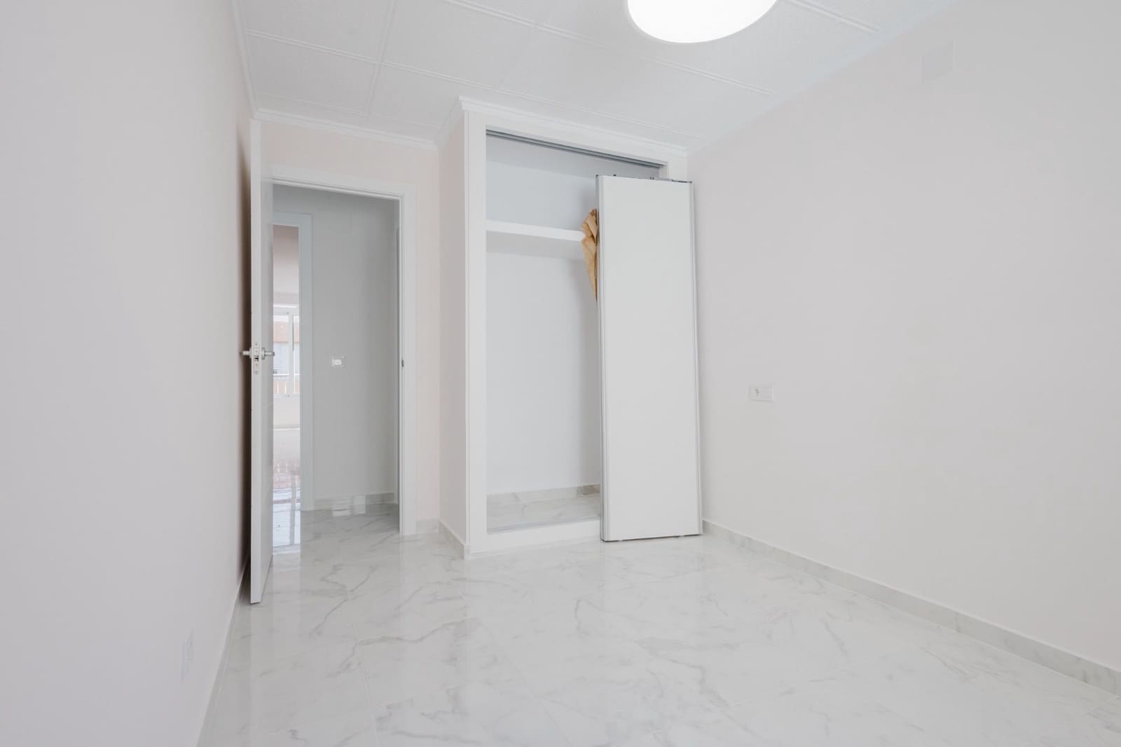 Apartamento de 3 habitaciones en Torrevieja en venta con piscina - 345.000 € (Ref: 9099546)