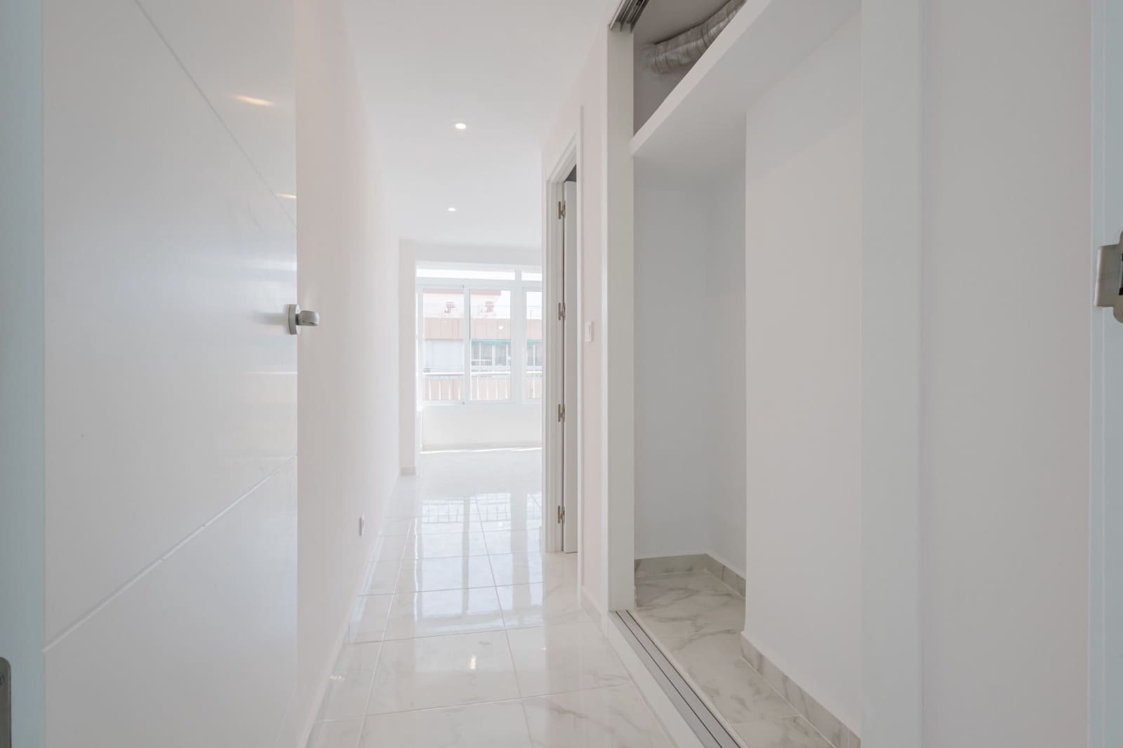 Apartamento de 3 habitaciones en Torrevieja en venta con piscina - 345.000 € (Ref: 9099546)