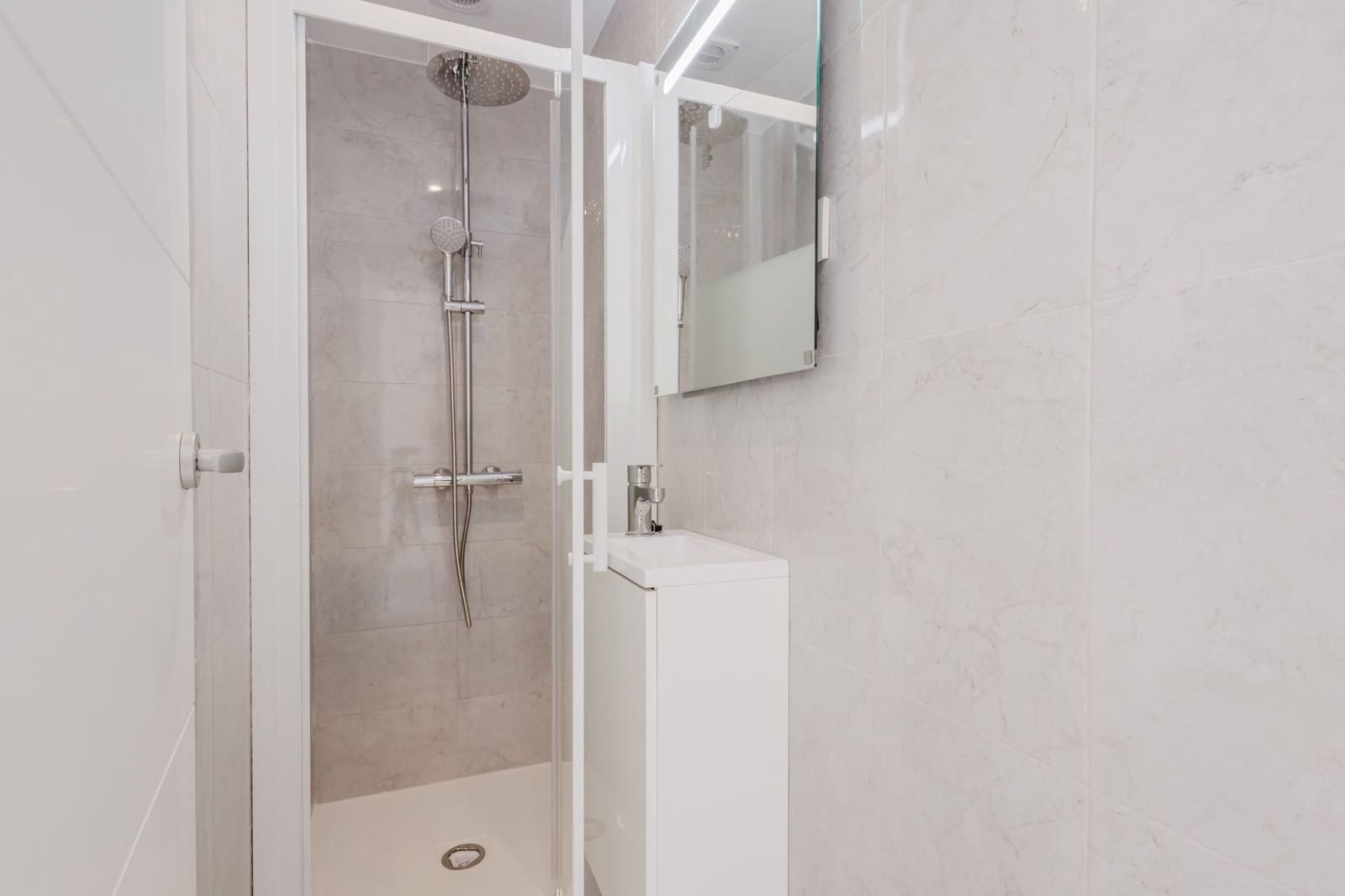 Apartamento de 3 habitaciones en Torrevieja en venta con piscina - 345.000 € (Ref: 9099546)