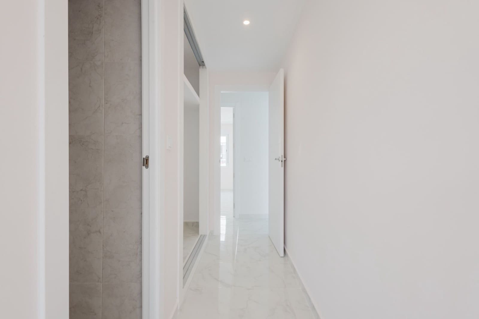 Apartamento de 3 habitaciones en Torrevieja en venta con piscina - 345.000 € (Ref: 9099546)