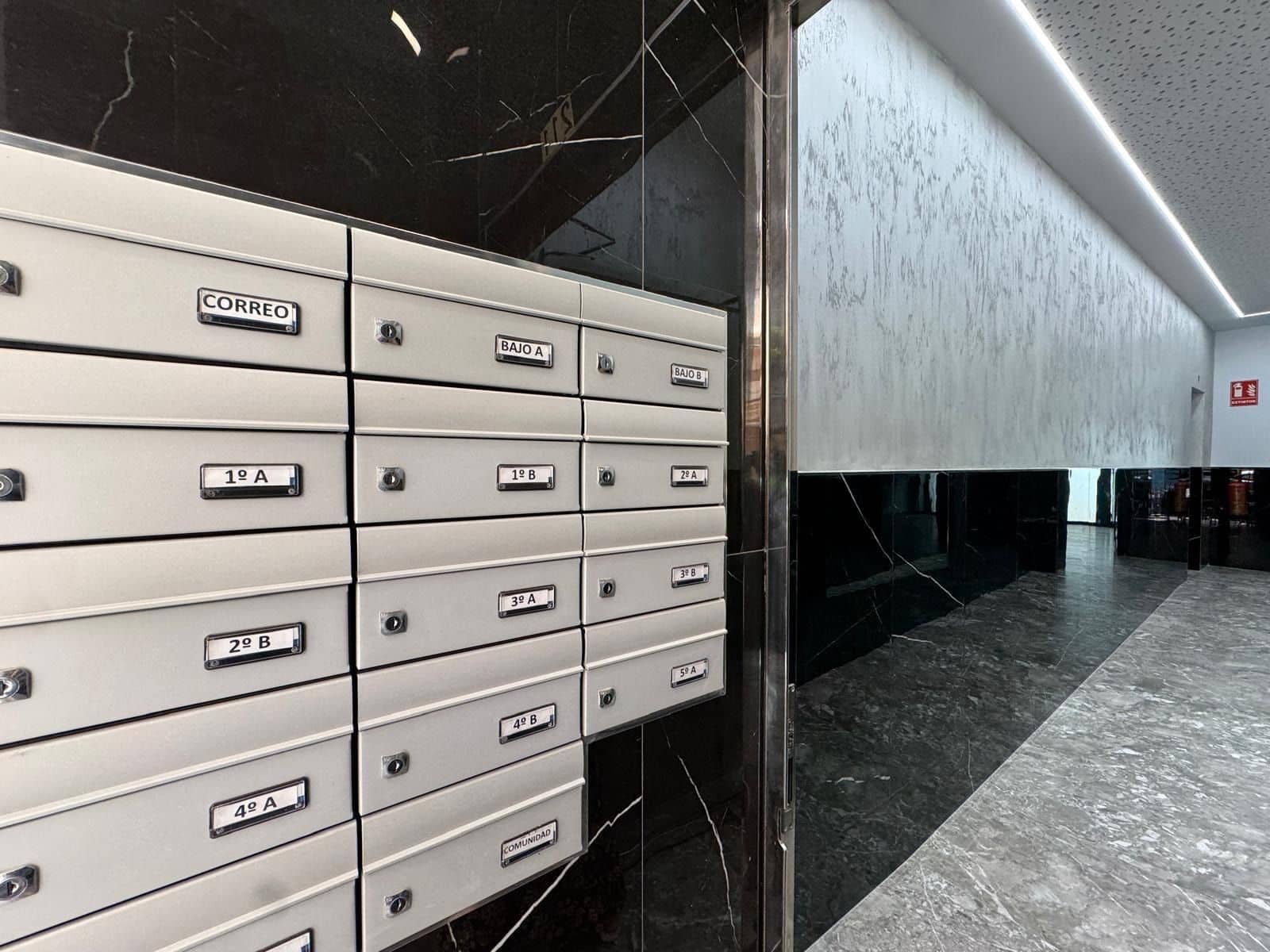 2 slaapkamer Penthouse te koop in Torrevieja met zwembad - € 390.000 (Ref: 9162746)