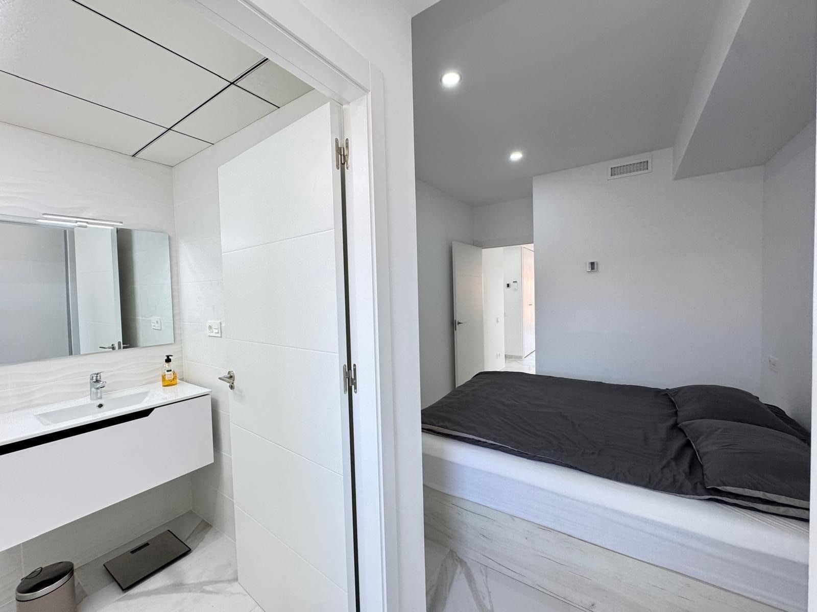 2 slaapkamer Penthouse te koop in Torrevieja met zwembad - € 390.000 (Ref: 9162746)