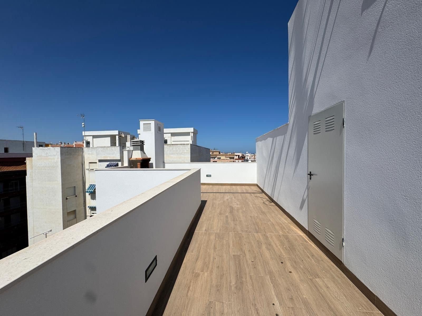 2 slaapkamer Penthouse te koop in Torrevieja met zwembad - € 390.000 (Ref: 9162746)