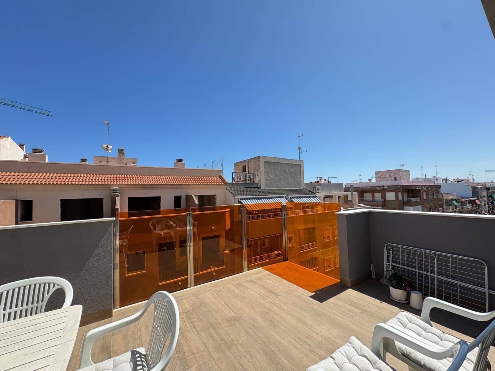 2 slaapkamer Penthouse te koop in Torrevieja met zwembad - € 390.000 (Ref: 9162746)