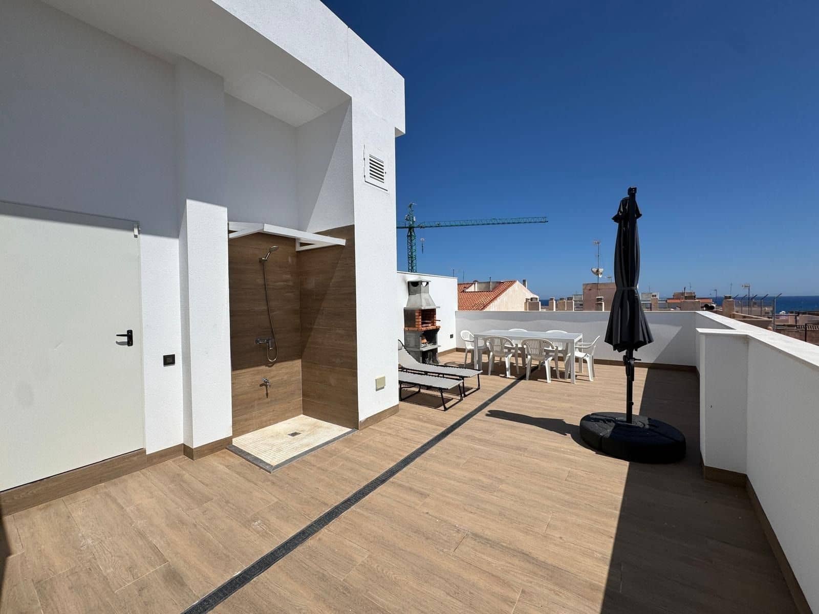 2 slaapkamer Penthouse te koop in Torrevieja met zwembad - € 390.000 (Ref: 9162746)