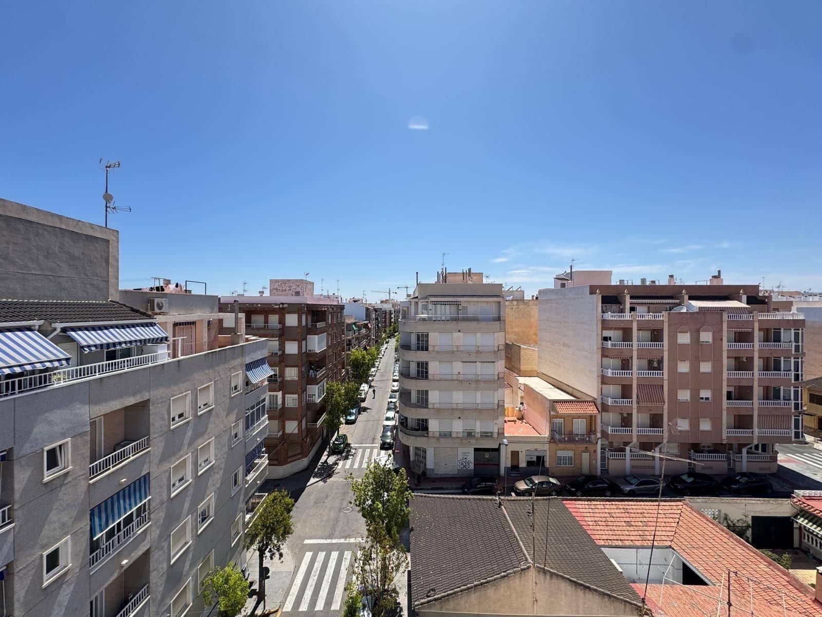 2 slaapkamer Penthouse te koop in Torrevieja met zwembad - € 390.000 (Ref: 9162746)