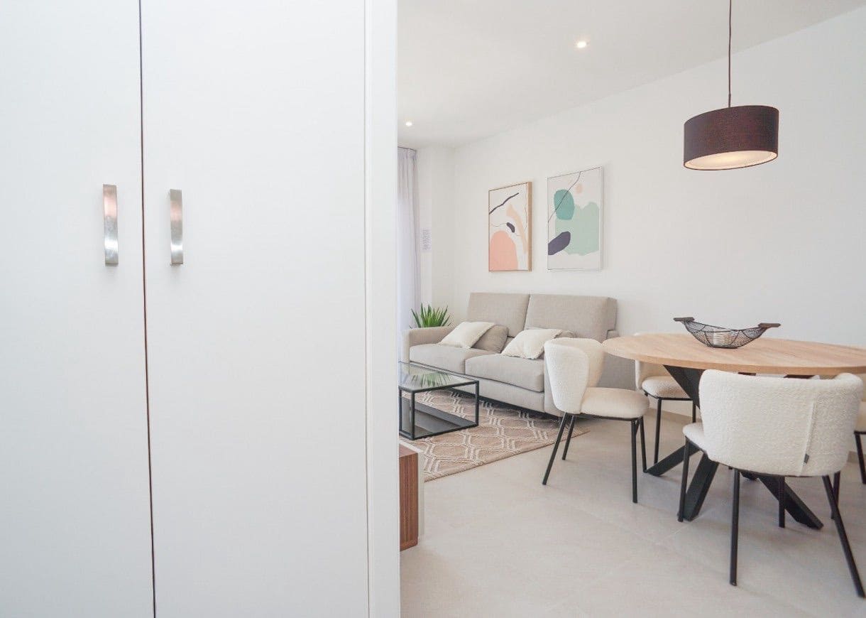 2 Zimmer Apartment zu verkaufen in Torrevieja mit Pool Garage - 285.000 € (Ref: 9212530)