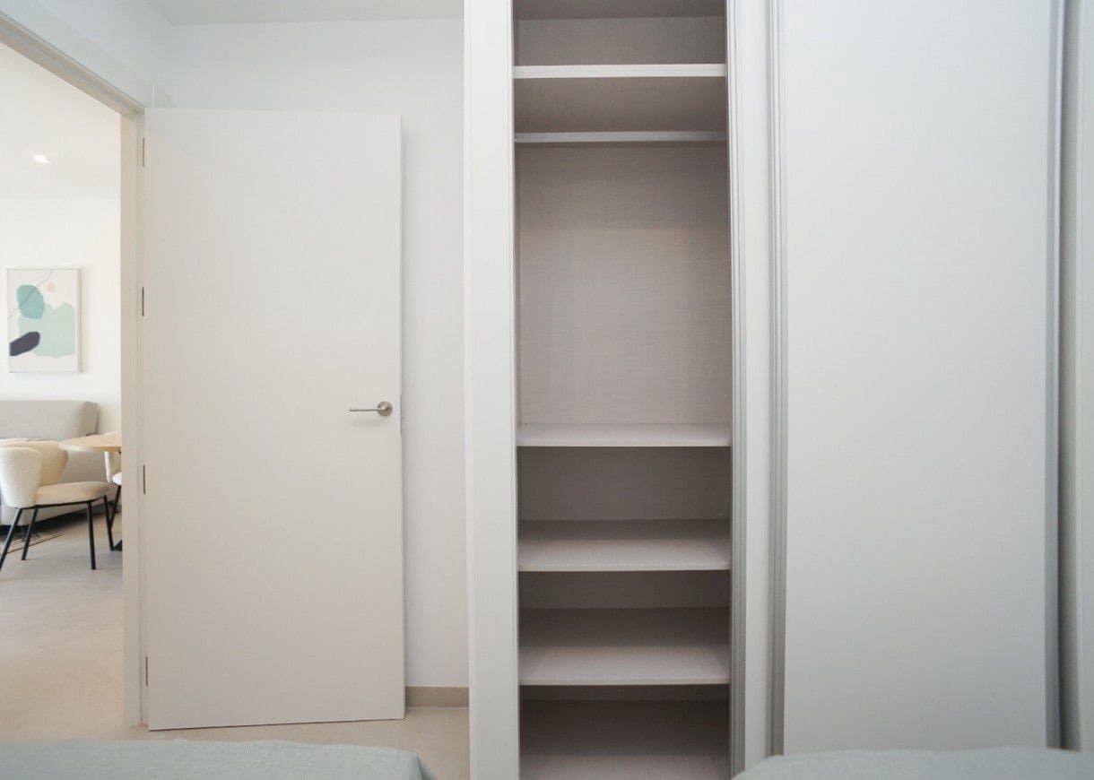 2 Zimmer Apartment zu verkaufen in Torrevieja mit Pool Garage - 285.000 € (Ref: 9212530)