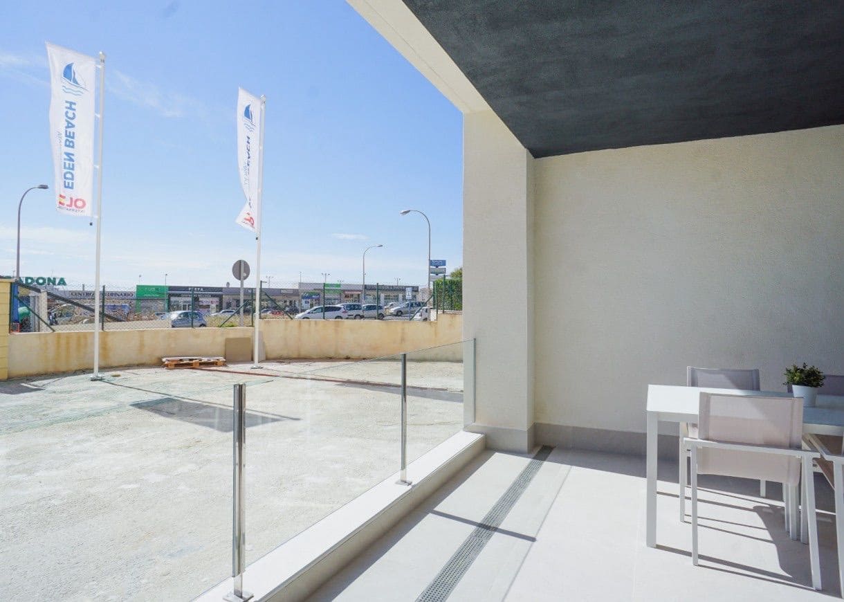 2 Zimmer Apartment zu verkaufen in Torrevieja mit Pool Garage - 285.000 € (Ref: 9212530)