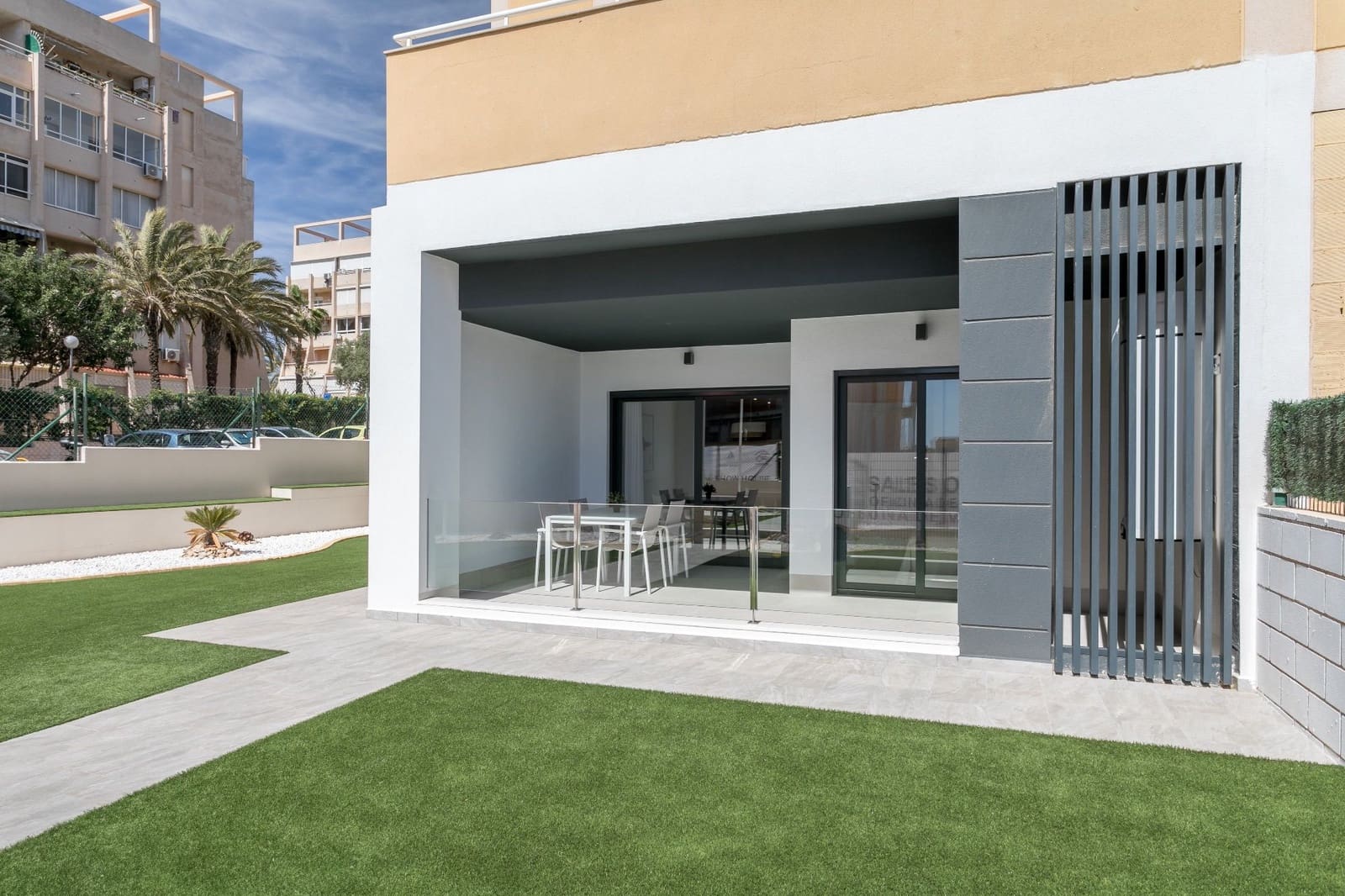 2 Zimmer Apartment zu verkaufen in Torrevieja mit Pool Garage - 285.000 € (Ref: 9212530)