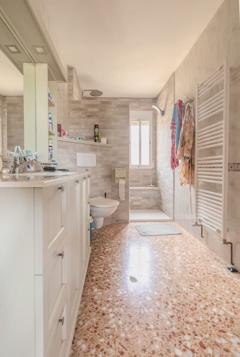 5 bedroom Commercial for sale in Moralet with pool garage - € 495,000 (Ref: 9232344)