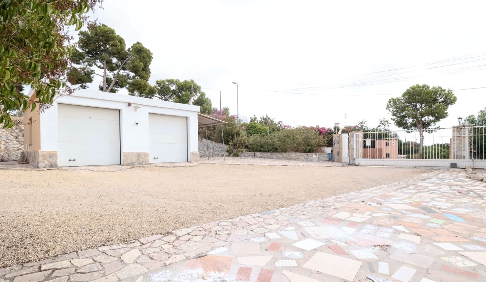 5 bedroom Commercial for sale in Moralet with pool garage - € 495,000 (Ref: 9232344)