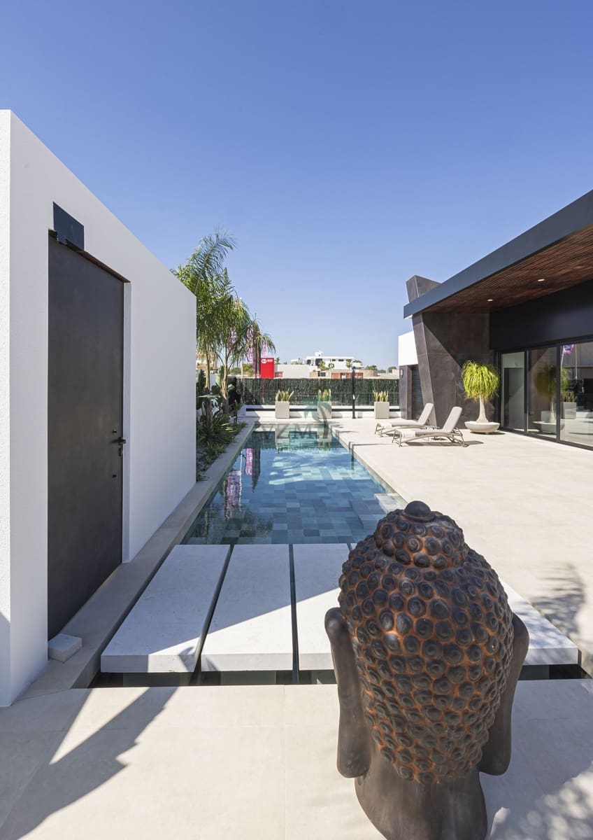 Villa for sale in Ciudad Quesada with pool garage - € 699,900 (Ref: 9474599)