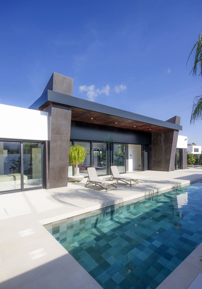 Villa for sale in Ciudad Quesada with pool garage - € 699,900 (Ref: 9474599)