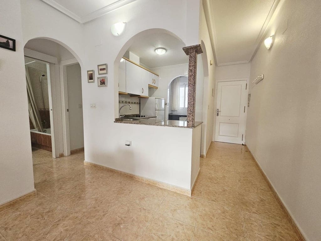 2 bedroom Apartment for sale in Torrevieja with pool garage - € 139,900 (Ref: 9509725)