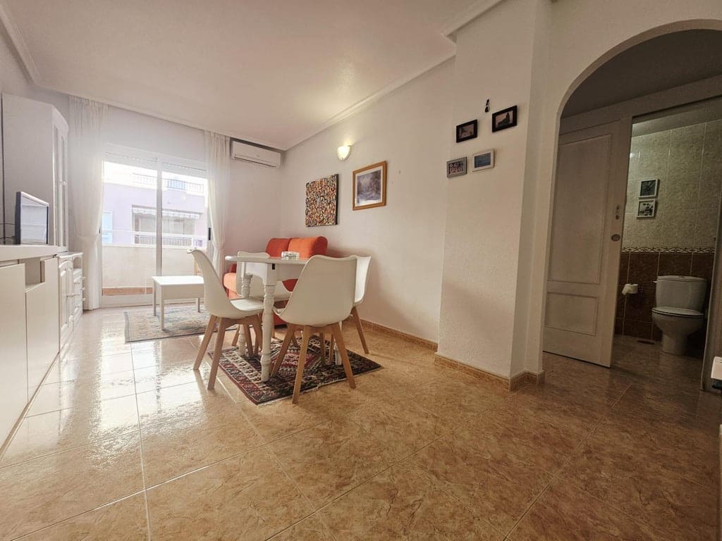 2 bedroom Apartment for sale in Torrevieja with pool garage - € 139,900 (Ref: 9509725)
