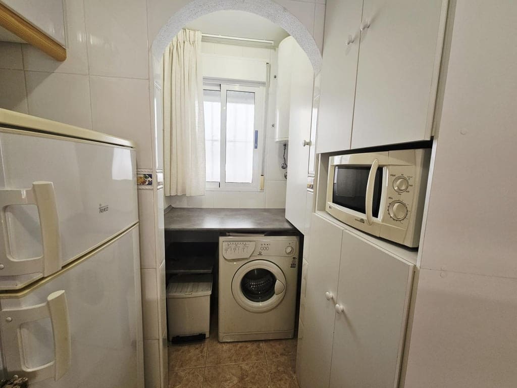 2 bedroom Apartment for sale in Torrevieja with pool garage - € 139,900 (Ref: 9509725)