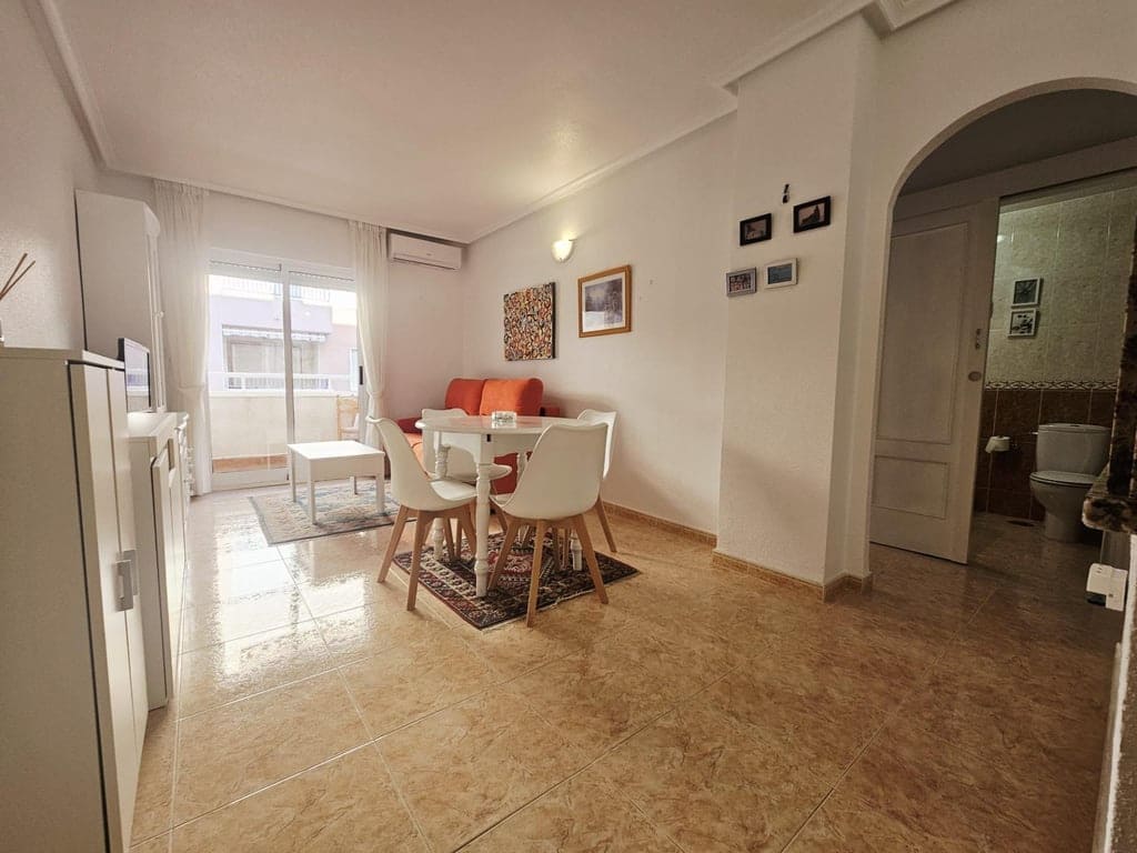 2 bedroom Apartment for sale in Torrevieja with pool garage - € 139,900 (Ref: 9509725)