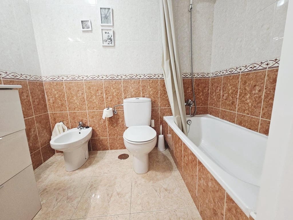 2 bedroom Apartment for sale in Torrevieja with pool garage - € 139,900 (Ref: 9509725)