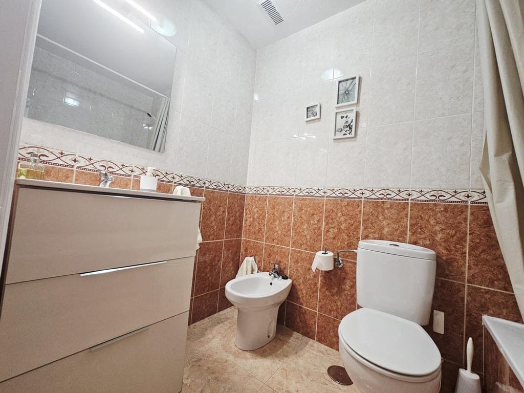 2 bedroom Apartment for sale in Torrevieja with pool garage - € 139,900 (Ref: 9509725)