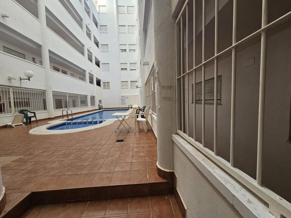 2 bedroom Apartment for sale in Torrevieja with pool garage - € 139,900 (Ref: 9509725)