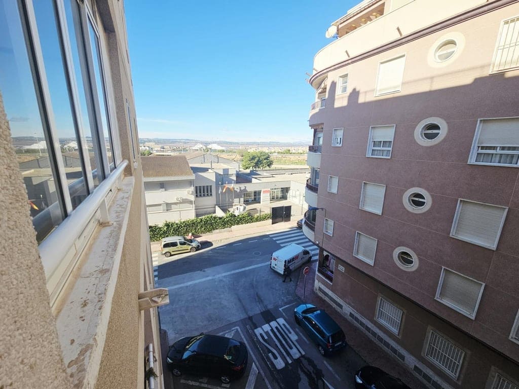 2 bedroom Apartment for sale in Torrevieja with pool garage - € 139,900 (Ref: 9509725)