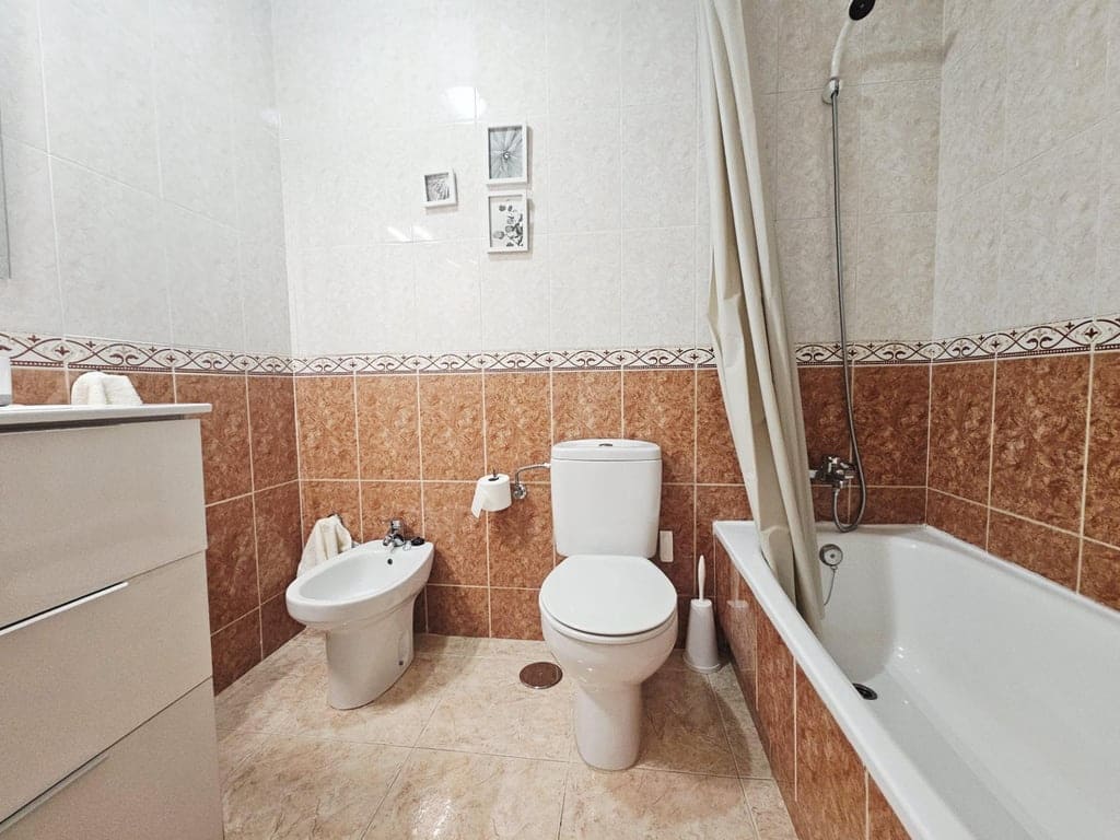 2 bedroom Apartment for sale in Torrevieja with pool garage - € 139,900 (Ref: 9509725)