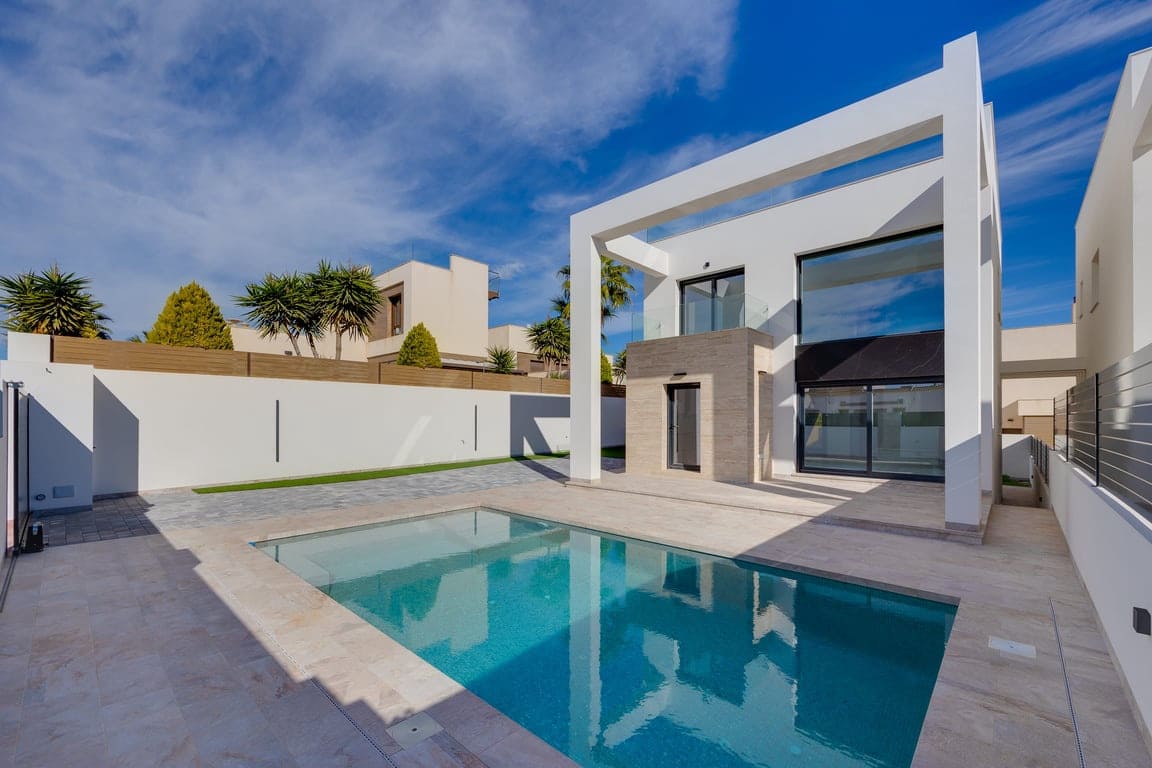 4 bedroom Villa for sale in Torrevieja - € 750,000 (Ref: 9509727)