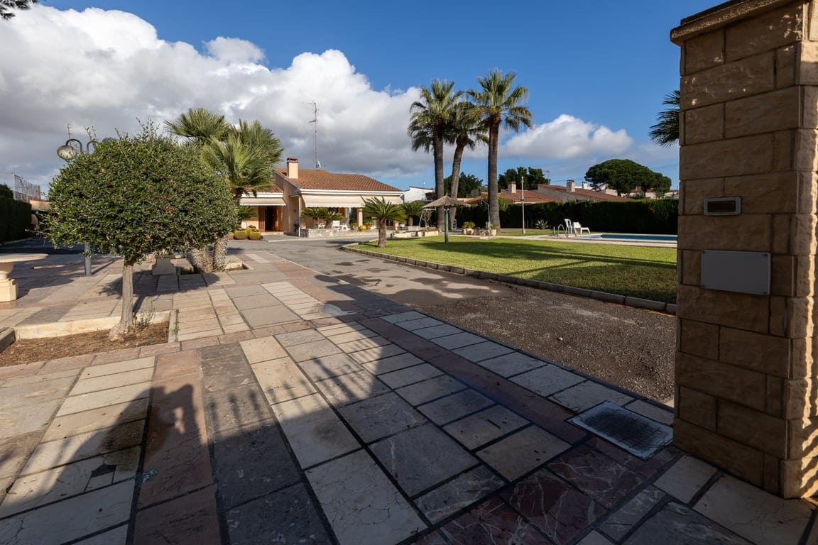 4 slaapkamer Villa te koop in Santa Pola met zwembad garage - € 545.000 (Ref: 9509729)