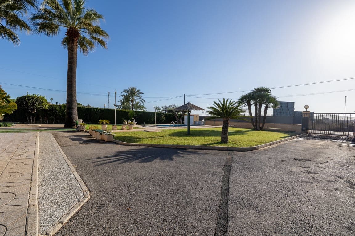 4 slaapkamer Villa te koop in Santa Pola met zwembad garage - € 545.000 (Ref: 9509729)