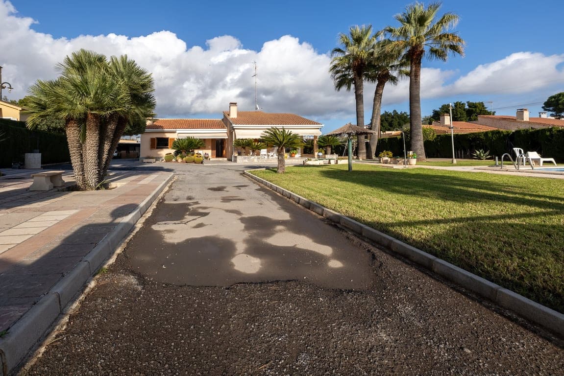 4 slaapkamer Villa te koop in Santa Pola met zwembad garage - € 545.000 (Ref: 9509729)