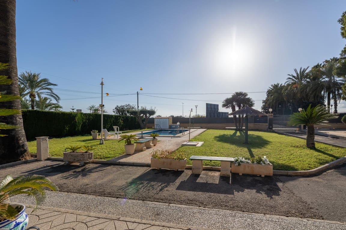 4 slaapkamer Villa te koop in Santa Pola met zwembad garage - € 545.000 (Ref: 9509729)