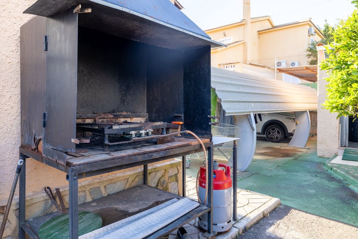 4 slaapkamer Villa te koop in Santa Pola met zwembad garage - € 545.000 (Ref: 9509729)