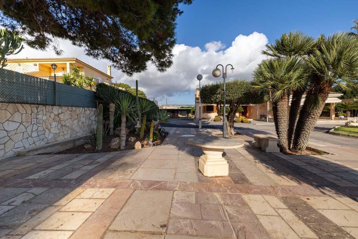 4 slaapkamer Villa te koop in Santa Pola met zwembad garage - € 545.000 (Ref: 9509729)