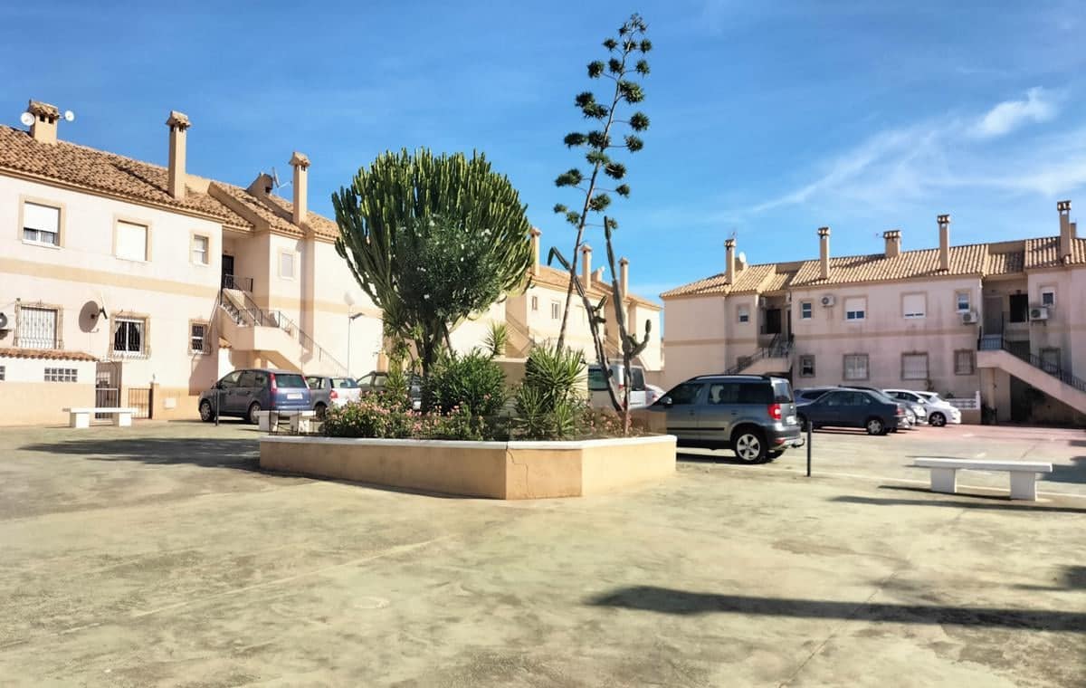 2 makuuhuone Huoneisto myytävänä paikassa Torrevieja mukana uima-altaan 
autotalli - 139 000 € (Ref: 9509730)